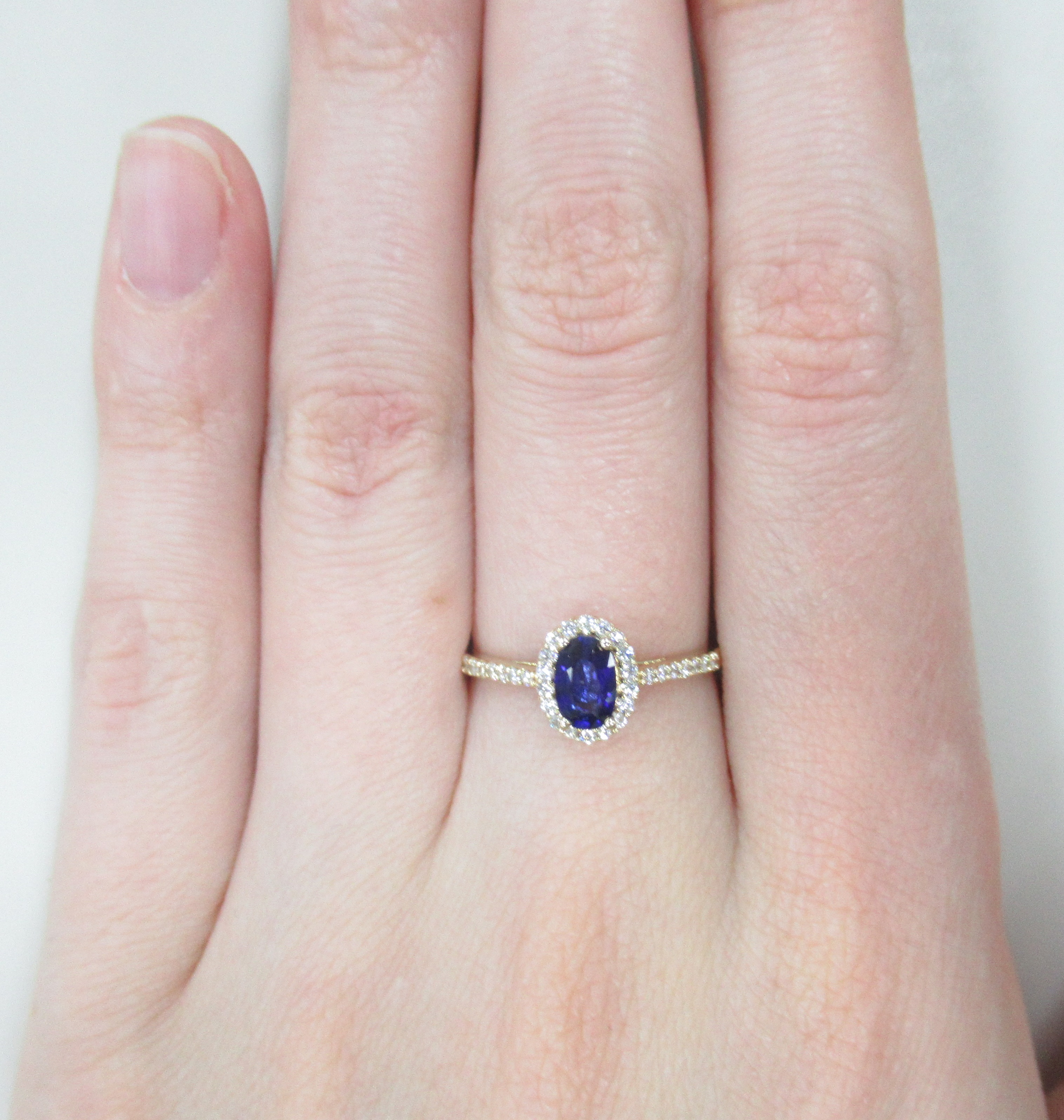 Кольцо из желтого золота с сапфиром